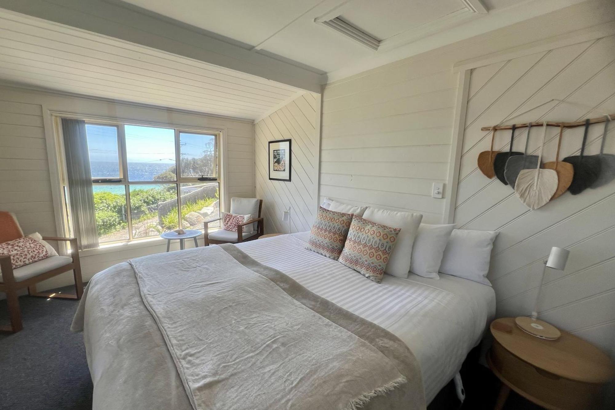 Binalong Beach Cottage Beachfront At Bay Of Fires Next To Restaurant Binalong Bay Exterior foto